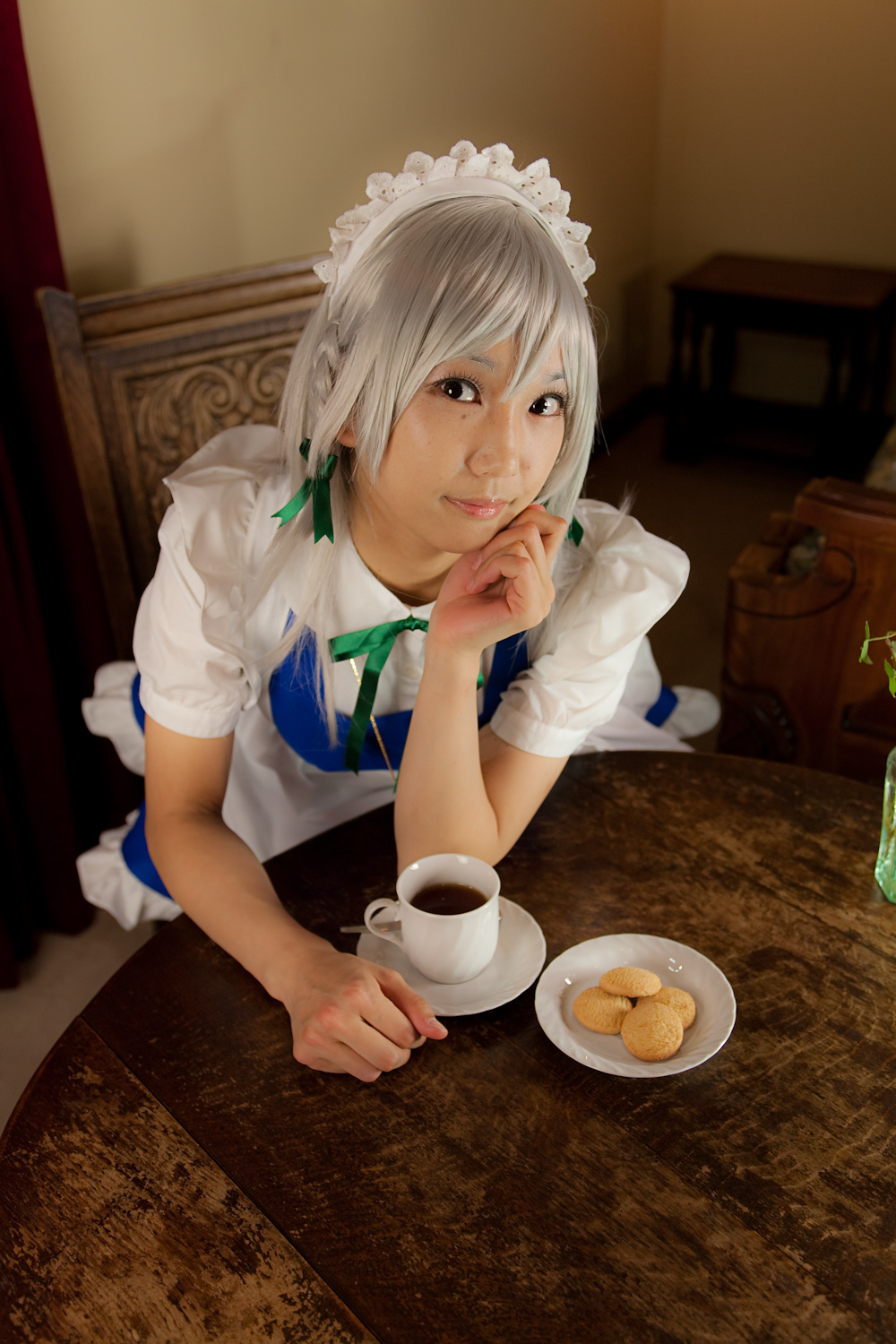 cosplay美女套图 c77 Sakuya Izayoi　白丝假发扮相(1)
